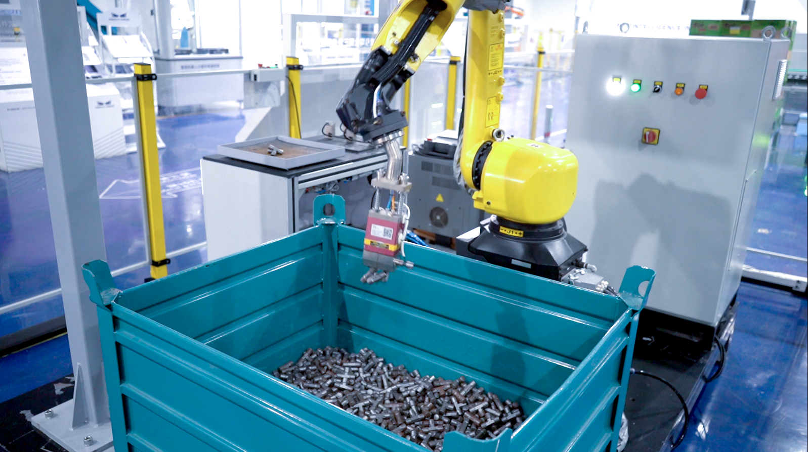 智能機(jī)器人應(yīng)用-小型三通閥深筐亂序抓取