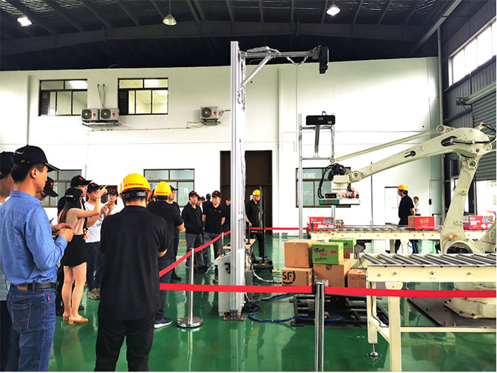 物流行業(yè)迎來(lái)硬核新技術(shù)，機(jī)器人混拆混碼方案亮相昆山